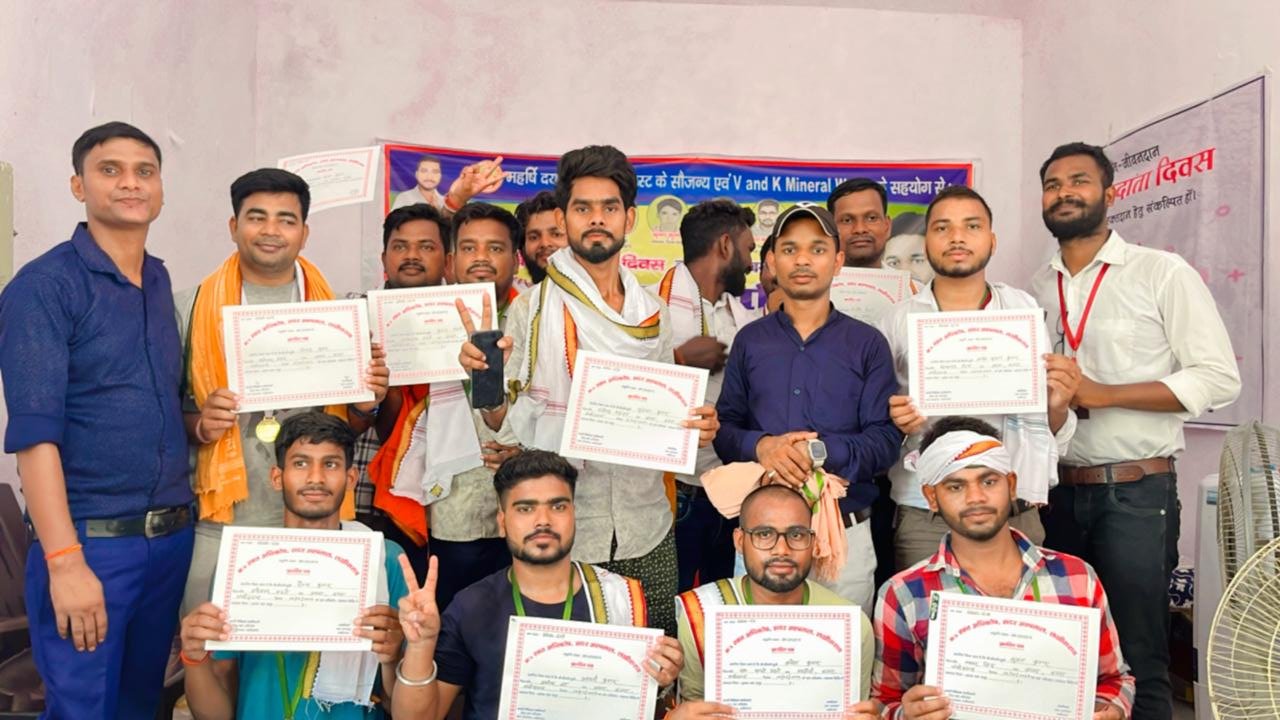 Rashtra Jagrookta | लखीसराय जिले में आयोजित शिविर में रक्तदाताओं ने किया...