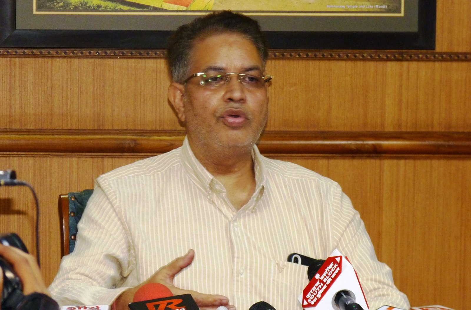 Rashtra Jagrookta | निजी स्वार्थ के कारण एयरपोर्ट की सुरक्षा से खिलवाड़ कर...