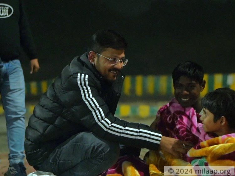 Rashtra Jagrookta | वॉयस ऑफ स्लम ने वंचित बच्चों को सर्दी से बचाने और सुरक्षा...