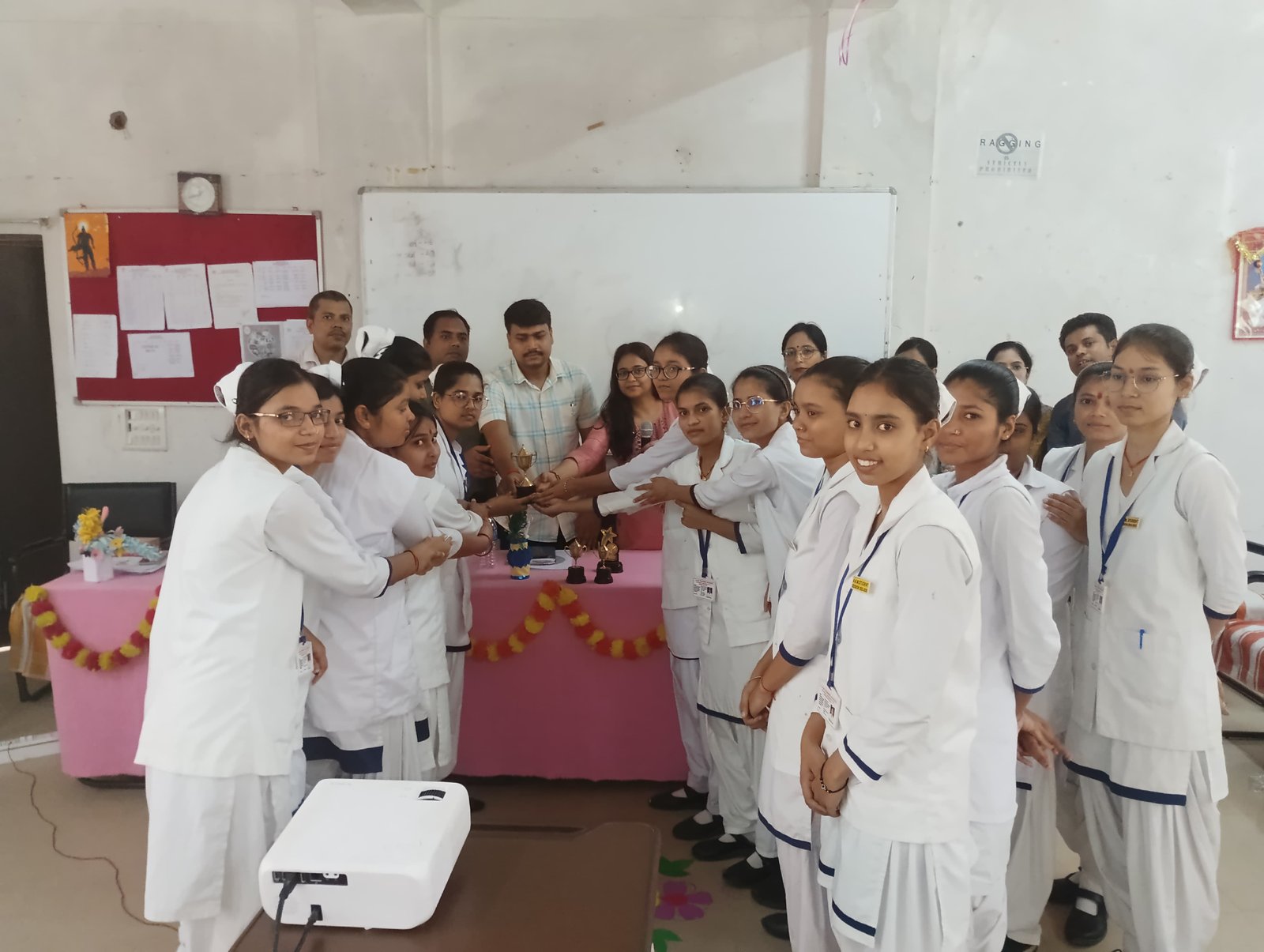 Rashtra Jagrookta | विश्व माहवारी स्वच्छता दिवस पर किशोरियों को किया गया...